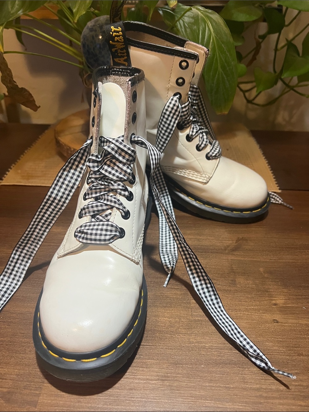Dr. Martens Classic 1460 8-Eye smooth Women's Lace-Up Leather Boots